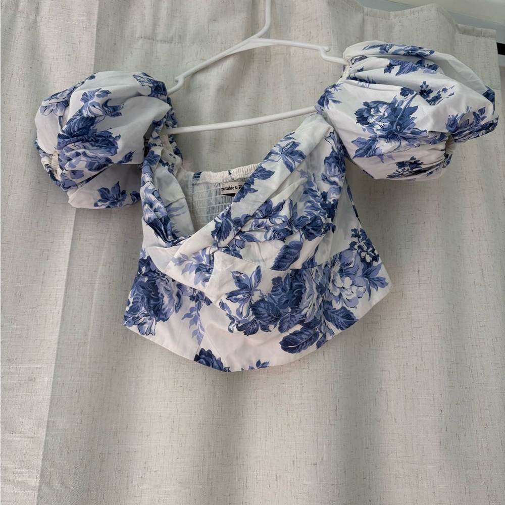 Abercrombie & Fitch White Crop Top with Blue Floral Puff Sleeves